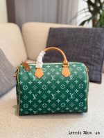 LOUIS VUITTON lv P9 BAG SIZE : 30 CM - Image 3