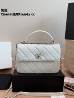 chanel  Trendy  handle bag size :  25x18 cm