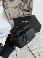CHANEL MINI BUCKET SIZE : 13 X 15cm - Image 3