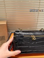Loro Piana Extra Pocket size :  19cm - Image 4