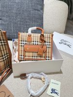 Burberry tote bag size :  25cm / 40cm - Image 4
