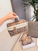 Burberry vanity bag - Image 4