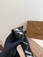 BURBERRY tote size:  22×27cm - Image 3
