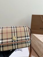 Burberry crossbody bag size : 20*13 - Image 3