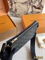 LOUIS VUITTON lv MAN BAG SIZE: 22 X 15cm - Image 4