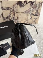 CHANEL lambskin leather small bag - Image 3