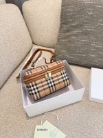 Burberry vanity bag - Image 5