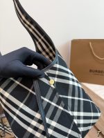 BURBERRY tote size:  22×27cm - Image 4