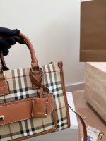 Burberry mini tote bag size :  23x19cm - Image 4