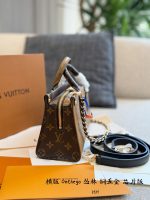 LOUIS VUITTON lv ON THE GO  SIZE : 25×13×10cm - Image 4