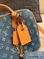 LOUIS VUITTON lv P9 30 CM - Image 6