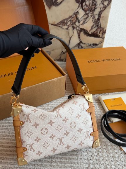LOUIS VUITTON lv sidetrunk bag size : 23*16cm