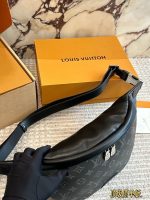 LOUIS VUITTON lv MAN Discovery SIZE : 47.0 x 20.0 x 9.0 cm - Image 5