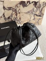 CHANEL lambskin leather small bag - Image 4