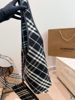 BURBERRY tote size:  22×27cm - Image 5