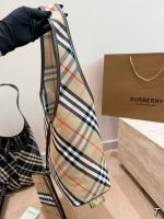 BURBERRY tote size:  22×27cm - Image 5