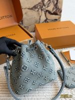 LOUIS VUITTON lv TOTE MINI  SIZE :  20×22 CM - Image 5