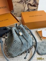 LOUIS VUITTON lv TOTE MINI  SIZE :  20×22 CM - Image 6