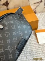 LOUIS VUITTON lv MAN Discovery SIZE : 47.0 x 20.0 x 9.0 cm - Image 7