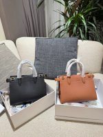 Burberry  COTSWOLDS TOTE size : 25cm - Image 3