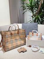 Burberry tote bag size :  25cm / 40cm - Image 8