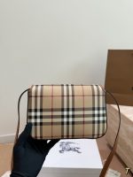Burberry crossbody bag size : 20*13 - Image 7