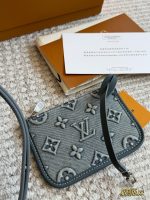 LOUIS VUITTON lv TOTE MINI  SIZE :  20×22 CM - Image 7