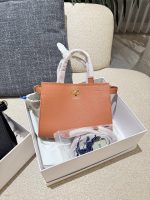 Burberry  COTSWOLDS TOTE size : 25cm - Image 8