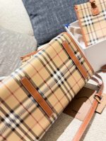 Burberry tote bag size :  25cm / 40cm - Image 9