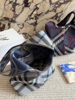 Burberry shoulder tote  size : 22×27 cm - Image 8