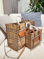 Burberry tote bag size :  25cm / 40cm