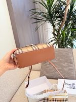 Burberry vanity bag - Image 10