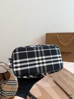 BURBERRY tote size:  22×27cm - Image 9