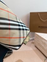 BURBERRY tote size:  22×27cm - Image 9