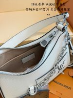 LOUIS VUITTON lv Marelle BAG SIZE : 21CM - Image 9