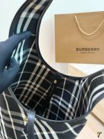 BURBERRY tote size:  22×27cm - Image 10
