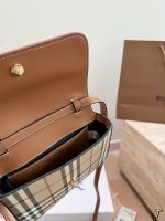 Burberry crossbody bag size : 20*13 - Image 10
