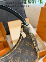 LOUIS VUITTON lv Catchy BAG SIZE : 26 CM - Image 9