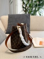 LOUIS VUITTON lv BUCKET BAG SIZE :  26.0 x 22.0 x 27.0 cm - Image 3