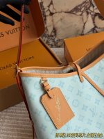 LOUIS VUITTON lv CALLYALL BLUE SIZE : 29x24x12cm - Image 5