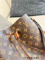 LOUIS VUITTON lv BUCKET BAG SIZE :  26.0 x 22.0 x 27.0 cm - Image 7