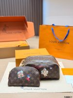 LOUIS VUITTON lv vanity toiletry bag size :  26 x 13cm - Image 2