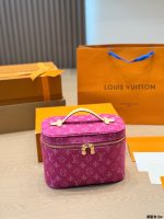 LOUIS VUITTON lv vanity  toiletry  bag size : 23 x 16cm - Image 3
