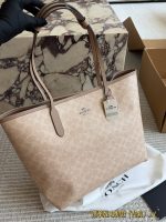 Coach City Tote hobo size : 32.5x29x16cm - Image 2