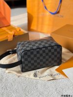 LOUIS VUITTON lv vanity Toiletry  Bag size : 22x11×13cm - Image 4