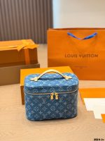 LOUIS VUITTON lv vanity  toiletry  bag size : 23 x 16cm - Image 4