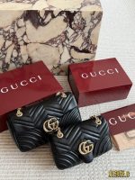 GUCCI marmont bag size : 26*15cm , 22*13cm