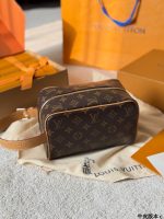 LOUIS VUITTON lv vanity Toiletry  Bag size : 22x11×13cm - Image 5