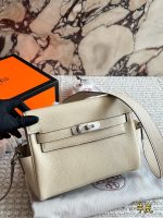 Hermes kelly bag size : 24 x 18cm - Image 4