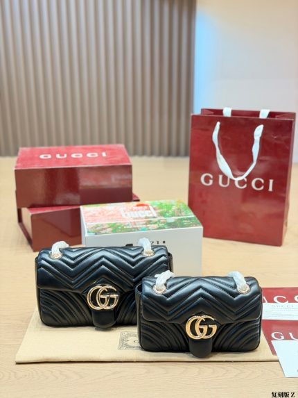 GUCCI marmont bag size : 26*15cm , 22*13cm
